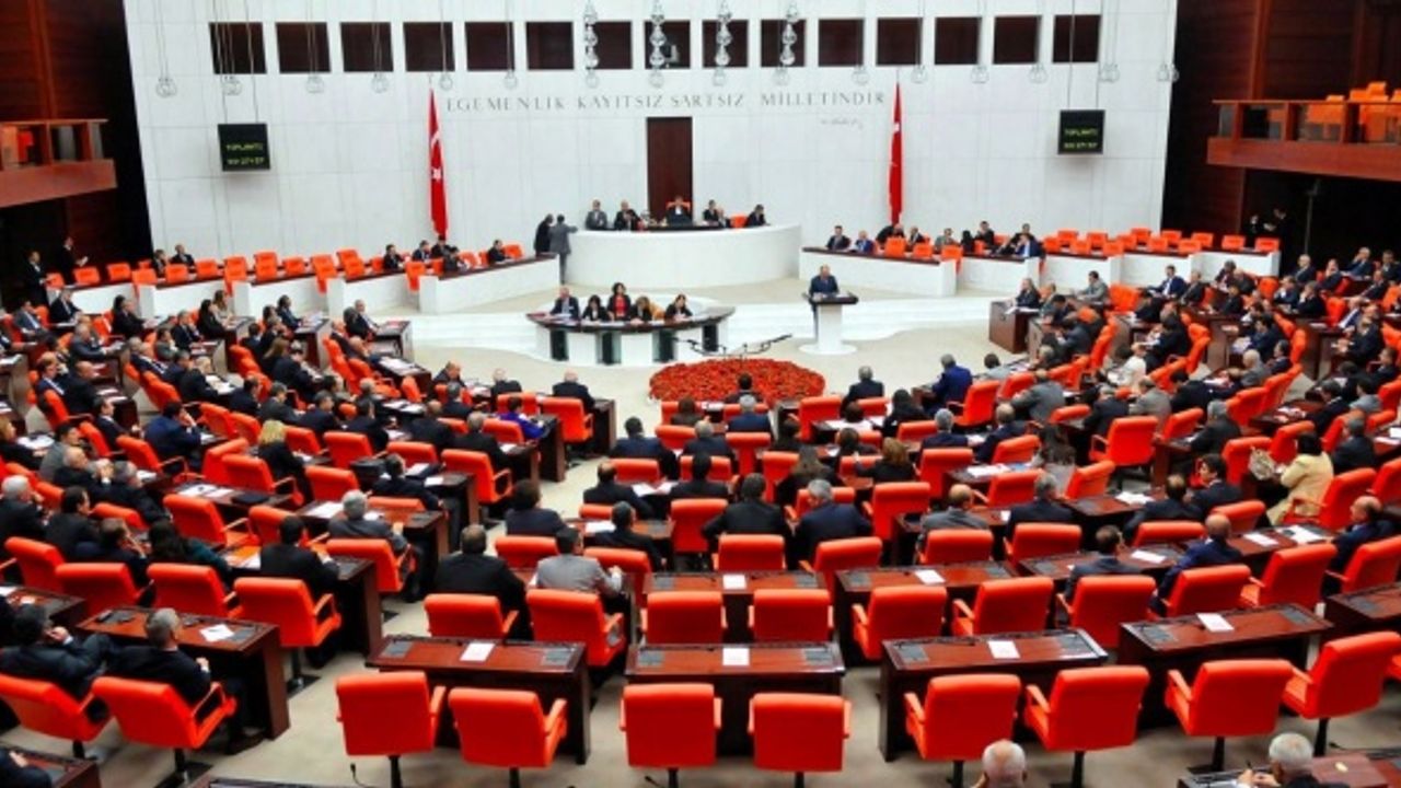 AKP'li Vekiller Bile İnanmıyor: Maç İzlemeyi Tercih Ettiler