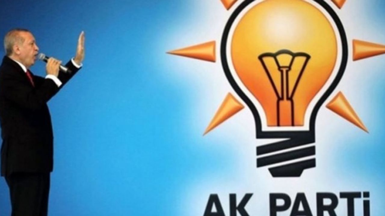 AK Parti Teşkilatı Kaynıyor! WhatsApp Konuşmaları Bir İfşa Olsa...