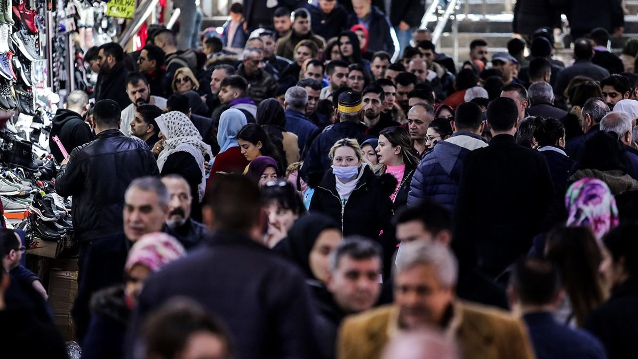İstanbullular Her Ay Biraz Daha Mutsuz: Geçim Derdi Yaşama Sevincini Aldı