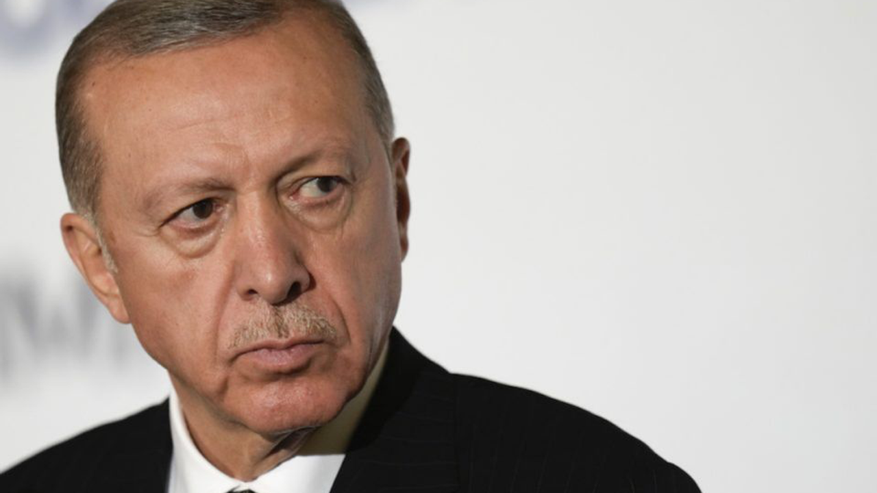 Erdoğan'a Ses Getiren Kaybetme Yazısı: Bütün Tuşlara Birden Basıyor...