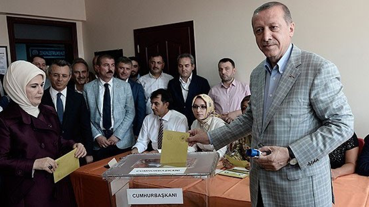 Erdoğan'ın Adaylık Oyunu: Ömür Boyu mu Cumhurbaşkanı Olacak?