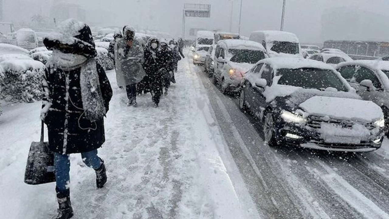 Ankara ve İstanbul İçin Kar Yağışı Uyarısı: En Az 10 cm Birikebilir