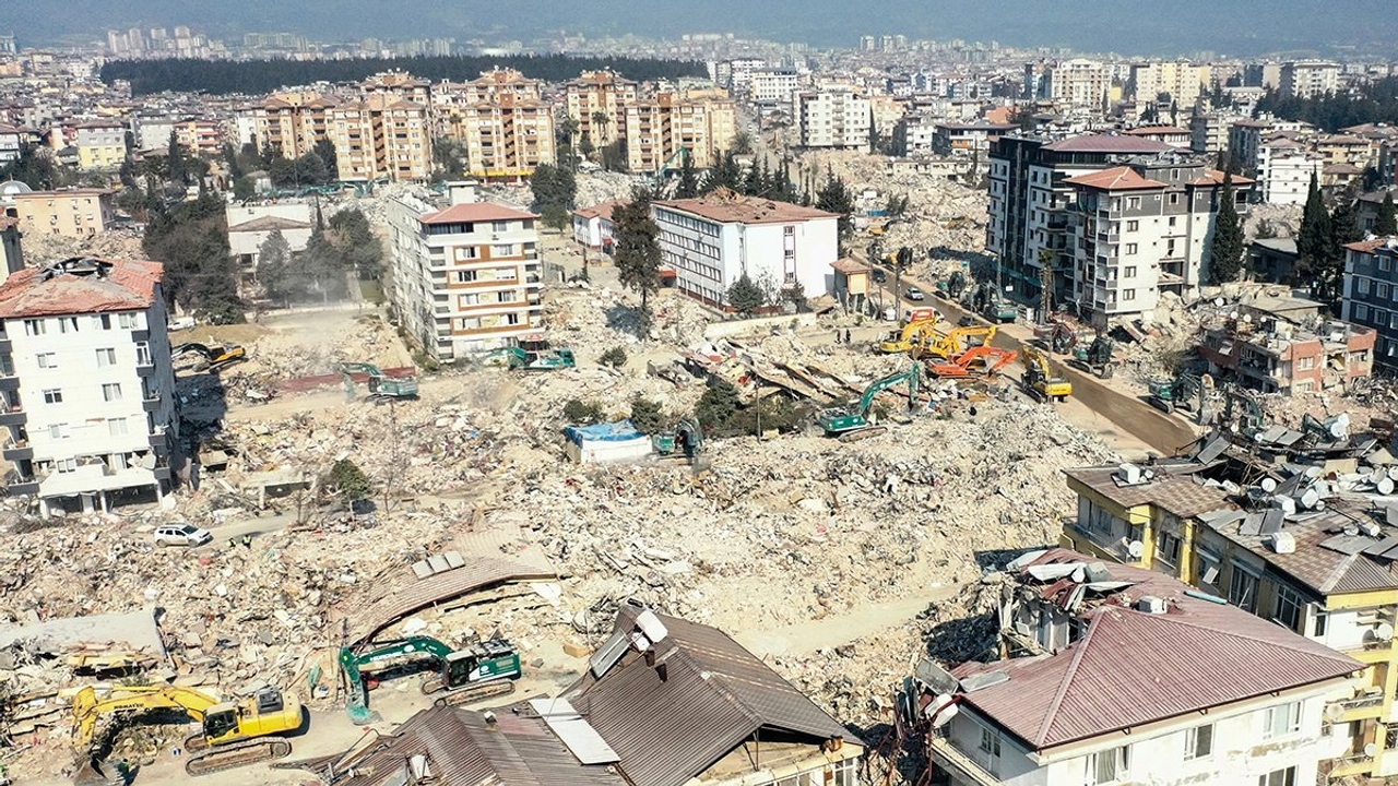 Muhalefet 11 İldeki Yıkımı İnceleyerek Rapor Hazırladı: 'Depremin Faturası 126.3 Milyar Dolar'