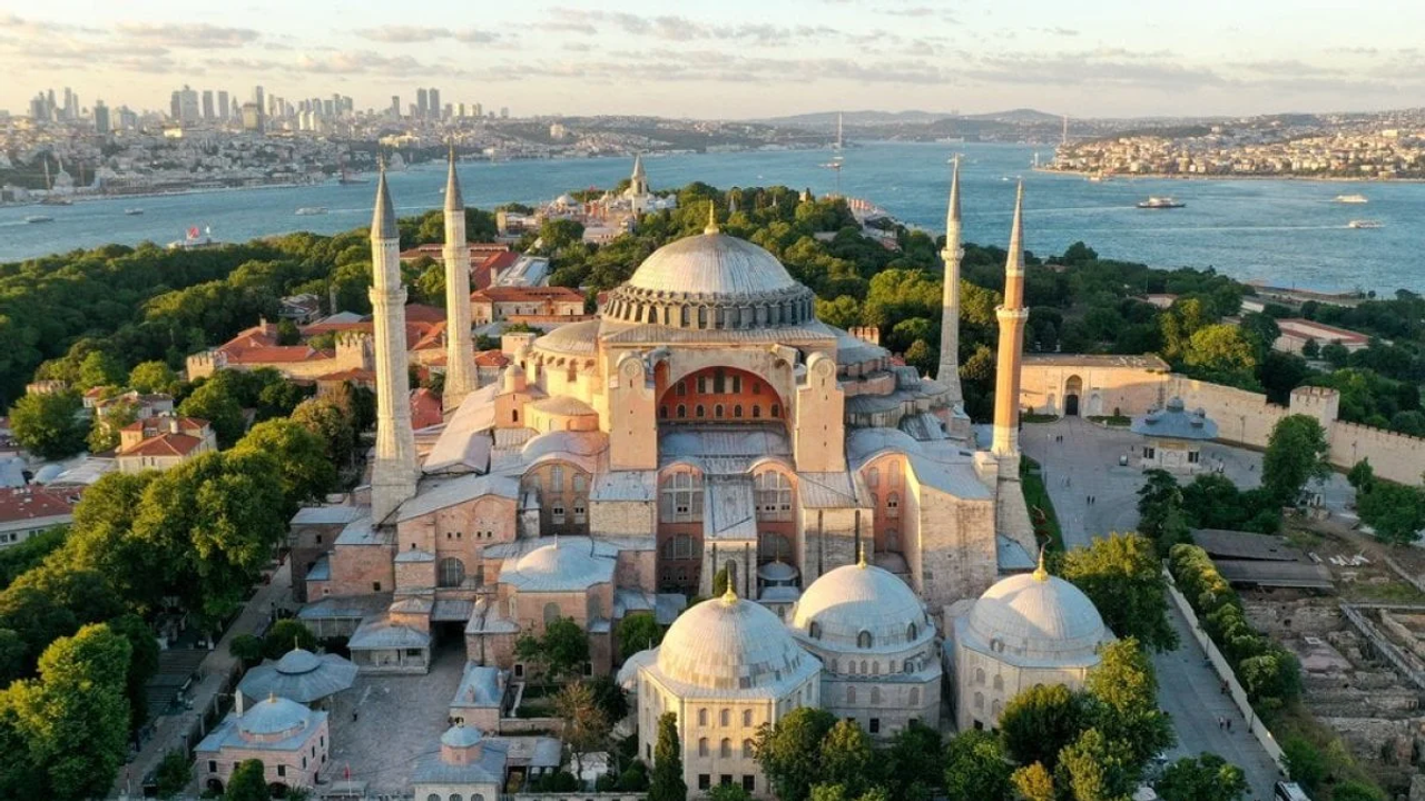 Mustafa Çağrıcı: 'Sahte Dindarlara Değil Samimi Olanlara Bakalım'