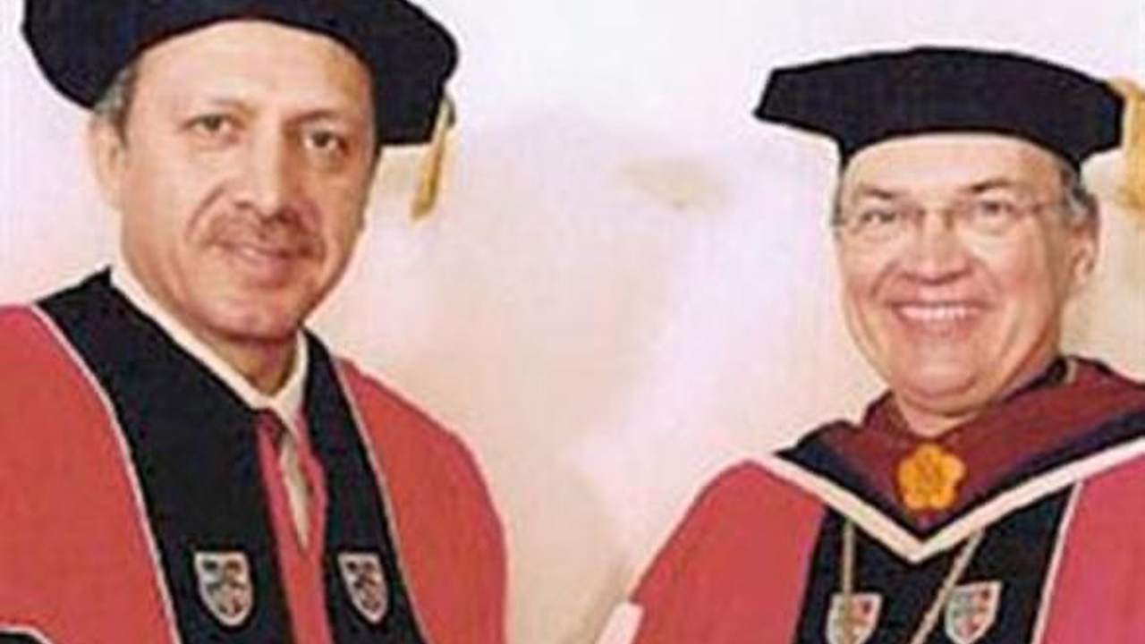 Taha Akyol: Tayyip Erdoğan’ın Papaz Elbisesi