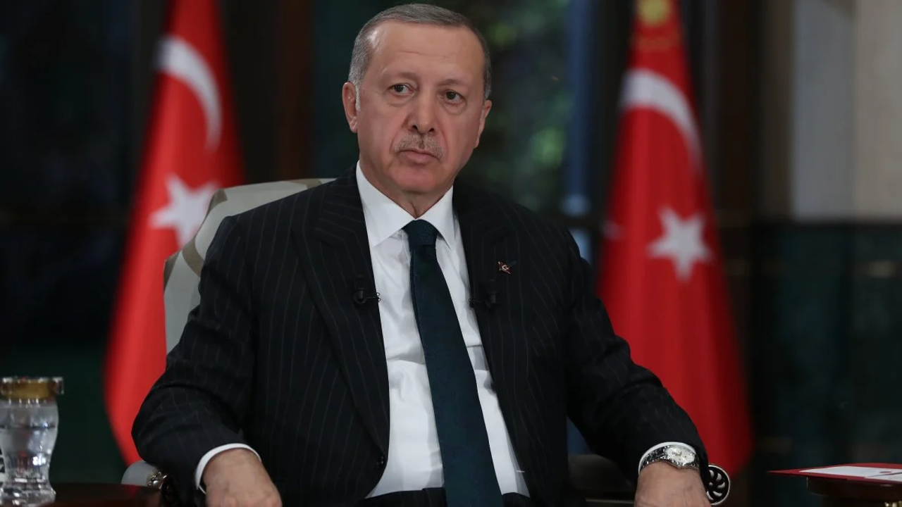 Financial Times'tan 'Erdoğan' Değerlendirmesi: Dalkavuklarla Çevrili, Ekonomik Sıkıntılardan Kopuk