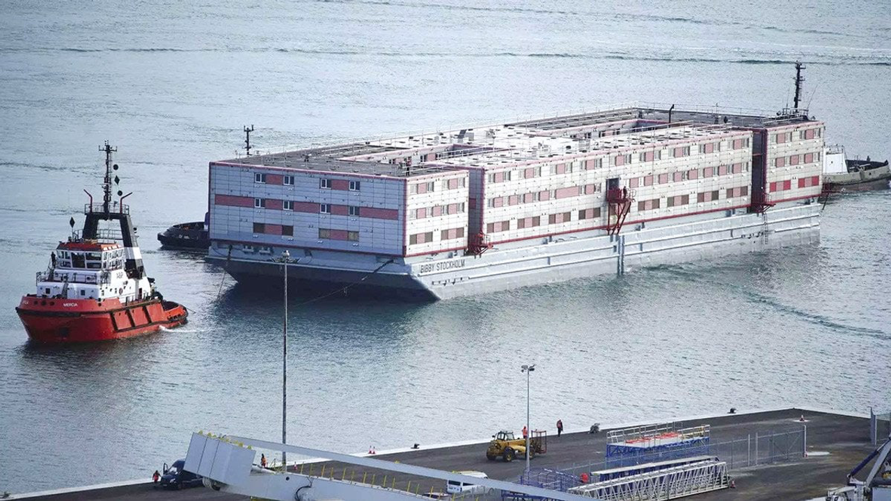 'Gemiye Doldur' Formülü: 'Yüzen Hapishaneler’