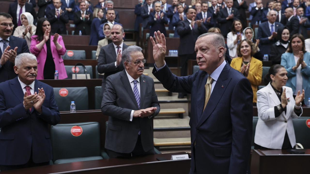 AKP Kulisleri; "Ömer Çelik'in Eski Tadı Yok, Binali Yıldırım Siyasetle Vedalaşmış Gibi"
