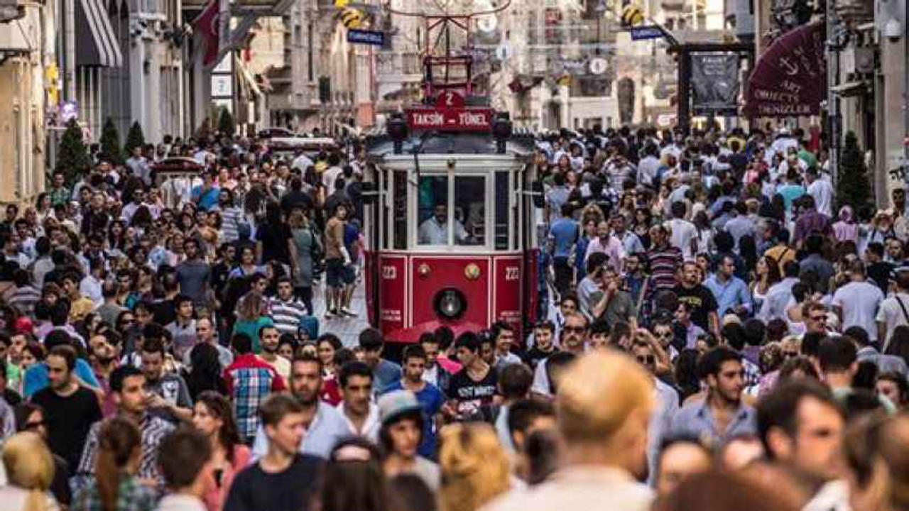 Türkiye 'Göçmenistan' Oldu: Türkler Gidiyor, Yabancılar Geliyor..