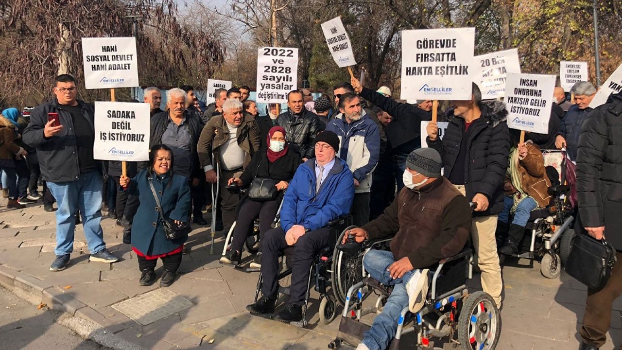 Dünya Engelliler Günü'nde Yetkililere Seslendiler: Engelli Değiliz, Engelleniyoruz