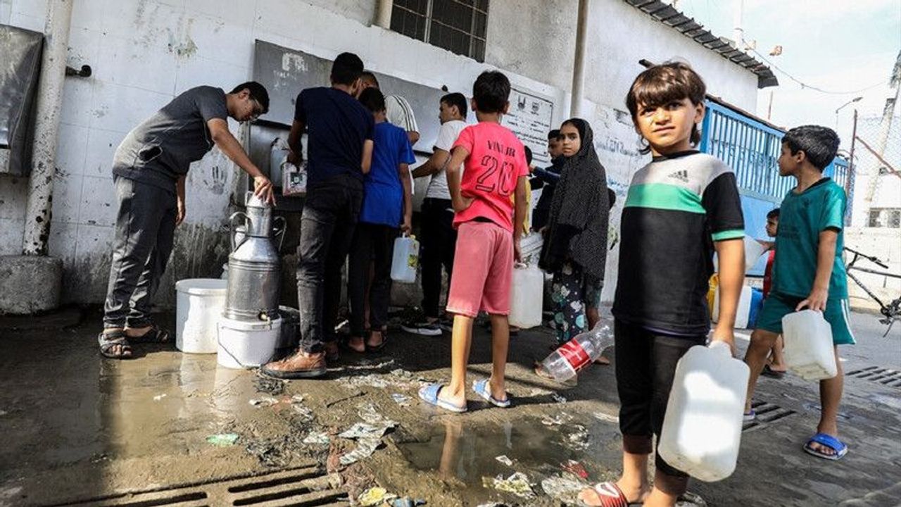 Aç-Susuz Bırakarak Soykırım Yapıyor! Gazze Halkı, Kirli Su İçmek Zorunda
