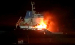 Rusya Havadan Saldırıyor: Bir Türk Gemisi Vuruldu, 12’si Mahsur