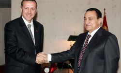 Erdoğan, Mısır Ziyaretinde Binlerce Korumayla Gezen Hüsnü Mübarek’i ''İbret Verici Adam Kendi Halkından Korkuyor''
