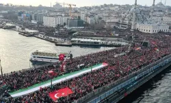 Tarihi Buluşma: Yüz Binler Gazze İçin Galata'ya Yürüdü, Katil ZIM Türkiye'den Defol' Pankartı Taşıyanlar Gözaltında