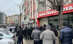 Yüzde 50 Zammı Duyan Akın Etti! Vatandaş Stok Yapmak İçin Kuyruğa Girdi