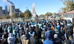 İktidara Yakın Holding Sendikalı 1376 Kişiyi İşten Çıkarıp Yerlerine Çin ve Nepal'den İşçi Getirdi