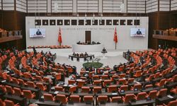 TBMM’de Sahte İmza Krizi: 79 Pusula Verildi, Salonda 4 AK Partili Çıktı