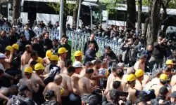 Sermaye Ablukasını Aşamayan Binlerce İşçi Polis Barikatıyla Karşı Karşıya