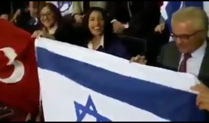 AKP li Belediye Başkanı Fatma Şahin İsrail Bayrağı Açıyor