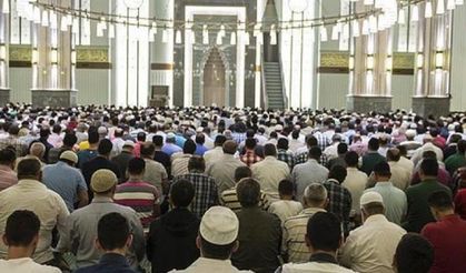 Diyanet Duyurdu: Bu Ramazan Oruç Tutulacak mı? Camilerde Toplu Teravih Kılınacak mı?