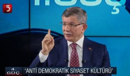 Ahmet Davutoğlu'ndan Kritik Sözler: Beni Korkutuyor Herkesi Uyarıyorum