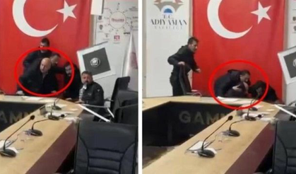 İşte O Anlar... Adil Karaismailoğlu, Canlı Yayında Depreme Yakalandı