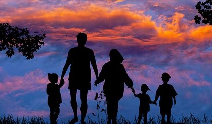 Kadınlar Kime ve Neye Karşı Güçlendiriliyor? Bu Fitneyi Bırakıp Aileyi Güçlendirmek Zorundayız