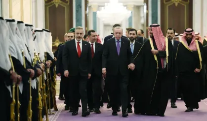 Erdoğan’ın Prens Selman ile Görüşmesinde Yanında Kim Vardı?