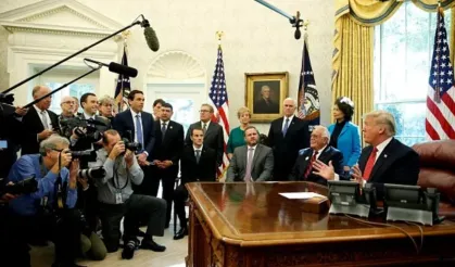 ABD Oval Ofis'te Epstein Sorusu Gerilimi: Trump Sorulara Cevap Veremeyince Gazetecileri Kovdu