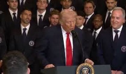 Trump Sıkıştı, Bütün Tuşlara Basıyor