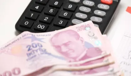 Kredi Faizleri Fırlayınca 1 Milyon Kişi Oraya Akın Etti: Bankaların Önünden Geçmiyorlar
