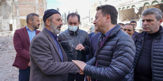 Ali Babacan 'Deprem Bölgesinin Unutulmasına İzin Vermeyeceğiz' Diyerek Seslendi:''Sorunlar Hala Çözülmemiş''