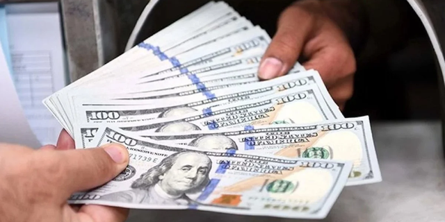 Makas Yüzde 10'a Dayandı: Dolar Karaborsaya Düşüyor