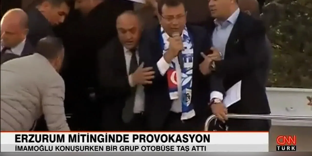 İBB Başkanı İmamoğlu, Erzurum Mitinginde Konuşurken Seçim Otobüsüne Taşlı Saldırı Gerçekleşti