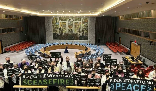 Hahamlardan BM'de Gazze Protestosu: 'Biden, Barışı Veto Etmeyi Bırak' Yazılı Pankart Taşıdılar