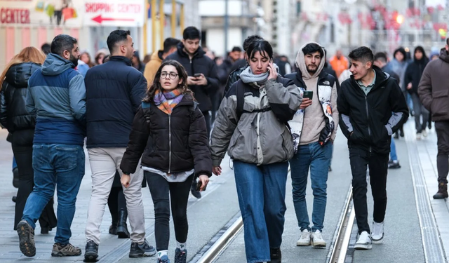 Gençlerde Geleçek Kaygısı: Gençler Aile Desteği İle Yaşıyor