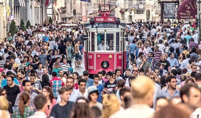 Çok Çalışıyoruz Yoksulluktan Kaçamıyoruz, Hafta Sonu da Çalışıyoruz