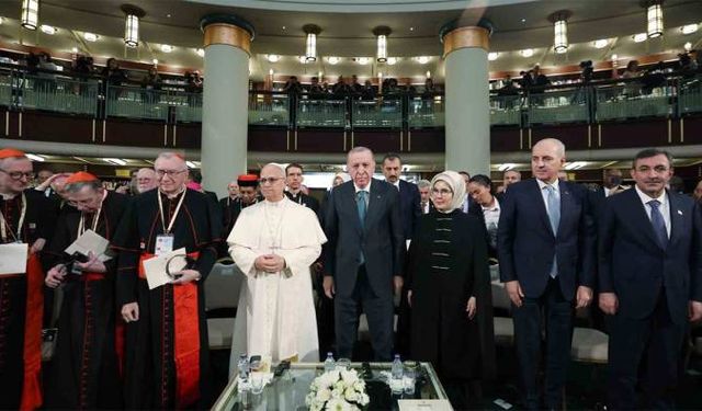 Külliye'deki Papa Karşılama Törenindeki İlahi Seçimi Tepki Çekti: 'Bu Büyük Hatanın Hesabı Sorulmalı'