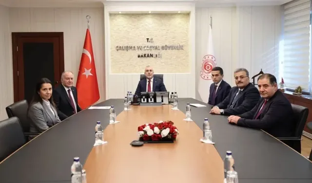 Türk-İş’in Açıkladığı Açlık Sınırının (29.827,78 TL), 2026 Yılı Asgari Ücreti 28.075 TL Olarak Açıklandı