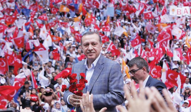 İktidarın 2025 Karnesi Ankete Yansıdı: AK Parti 6 Başlığın 5'inde Sınıfta Kaldı, En Büyük 'Kırık' Ekonomiden