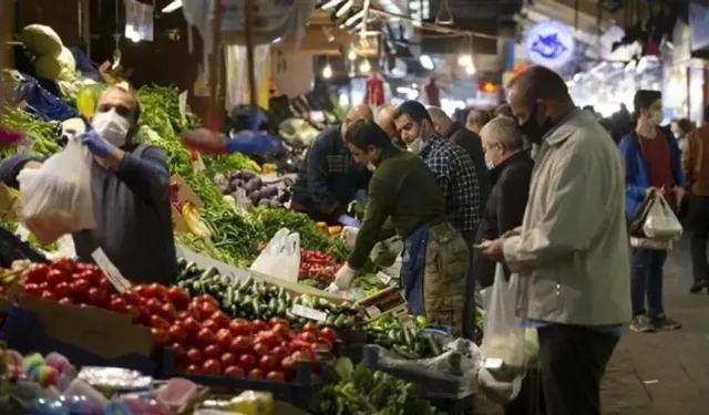 Asgari Ücret ve Emekli Aylığıyla Pazar Hesabı: Fasulye ve Salatalığın Fiyatı Arttı, Alım Gücü Zorlandı
