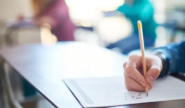 AUZEF Kayıt Yenileme İçin Sisteme Giren Öğrenciler Şokta! Harç Ücretlerini Görenler Gözlerine İnanamadı