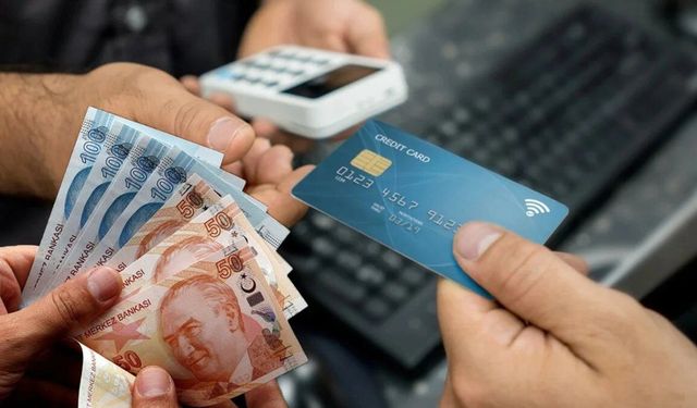 Vatandaş Karta Sığındı: Bireysel Kart Borçları Ticari Kredileri Solladı