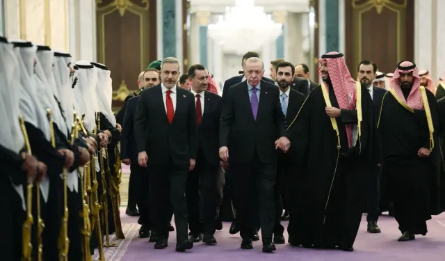 Erdoğan’ın Prens Selman ile Görüşmesinde Yanında Kim Vardı?