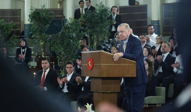Erdoğan Gençler ve Milli Sporcularla Bir Araya Geldi:''Sosyal Medya En Büyük Sorun''  Ya TV Proğramları ve Diziler?