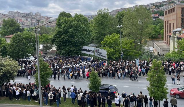 Erdoğan'dan Geri Adım: Bilgi Üniversitesi Yeniden Açıldı, Davutoğlu: ''48 Saatte İki Zıt Karar Güven Vermiyor''