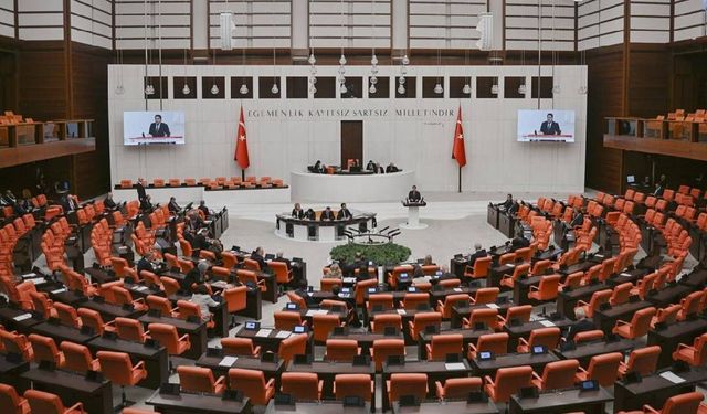 TBMM’de Sahte İmza Krizi: 79 Pusula Verildi, Salonda 4 AK Partili Çıktı
