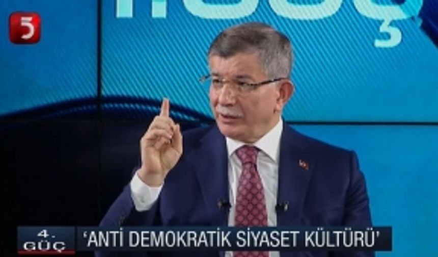 Ahmet Davutoğlu'ndan Kritik Sözler: Beni Korkutuyor Herkesi Uyarıyorum