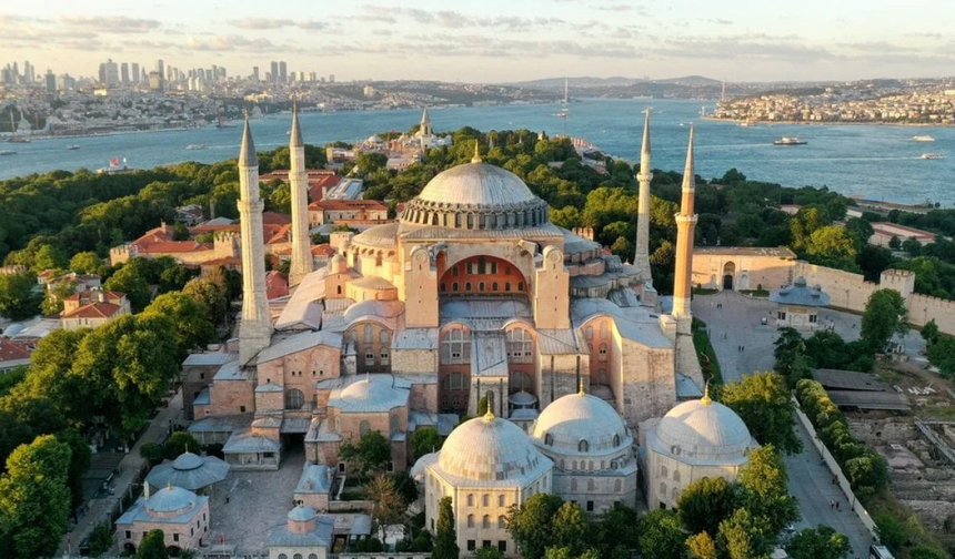 Mustafa Çağrıcı: 'Sahte Dindarlara Değil Samimi Olanlara Bakalım'