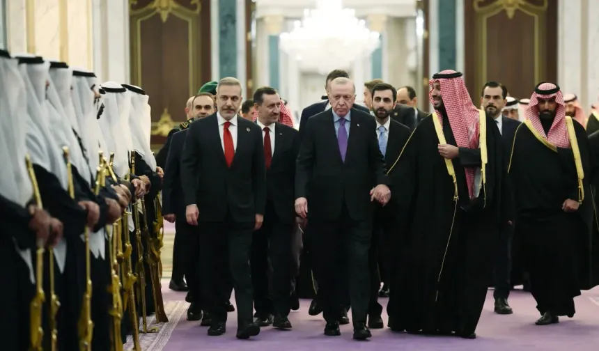 Erdoğan’ın Prens Selman ile Görüşmesinde Yanında Kim Vardı?